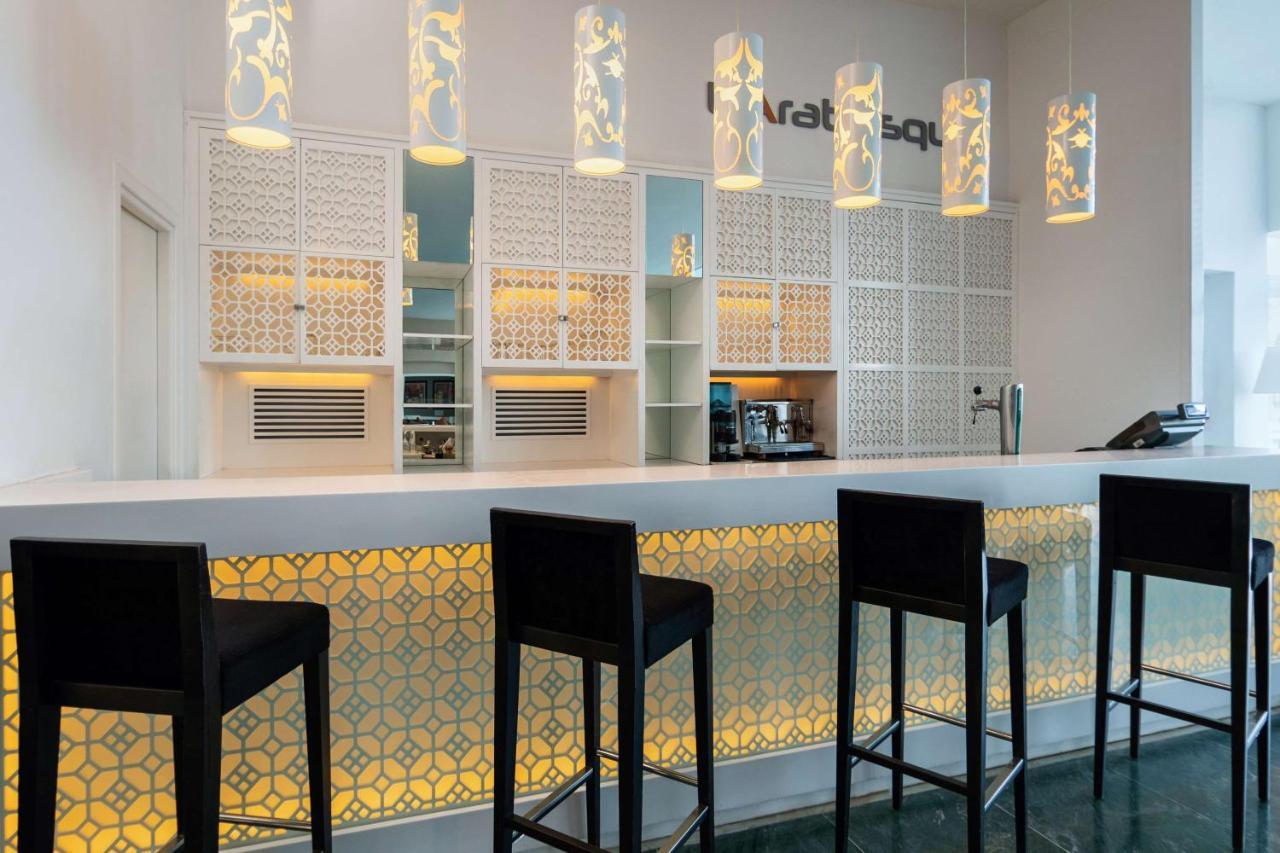 ラディソン ブル リゾート＆タラソ ハンマメット エクステリア 写真 The bar at the lounge