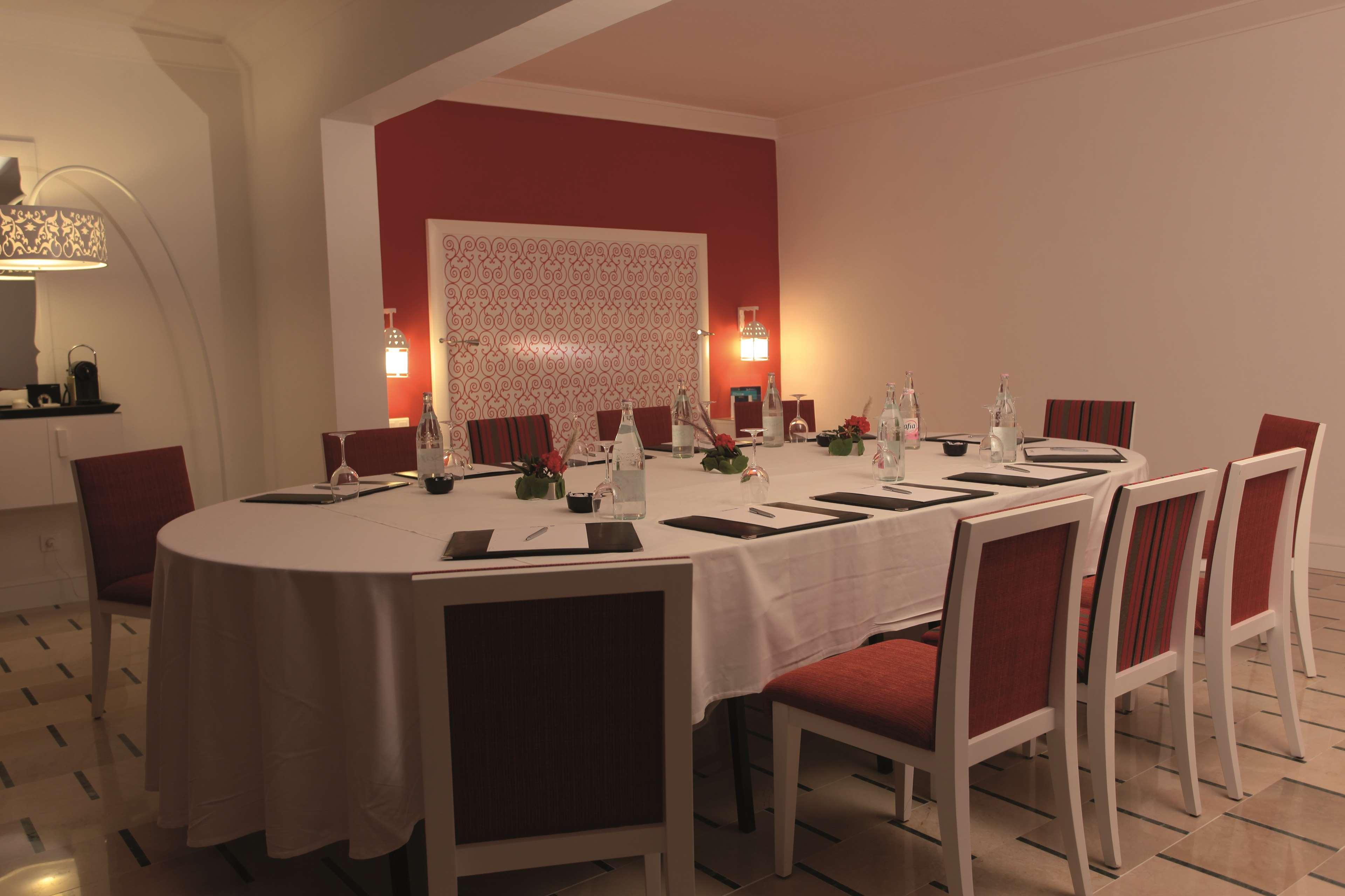 ラディソン ブル リゾート＆タラソ ハンマメット エクステリア 写真 A restaurant in the hotel