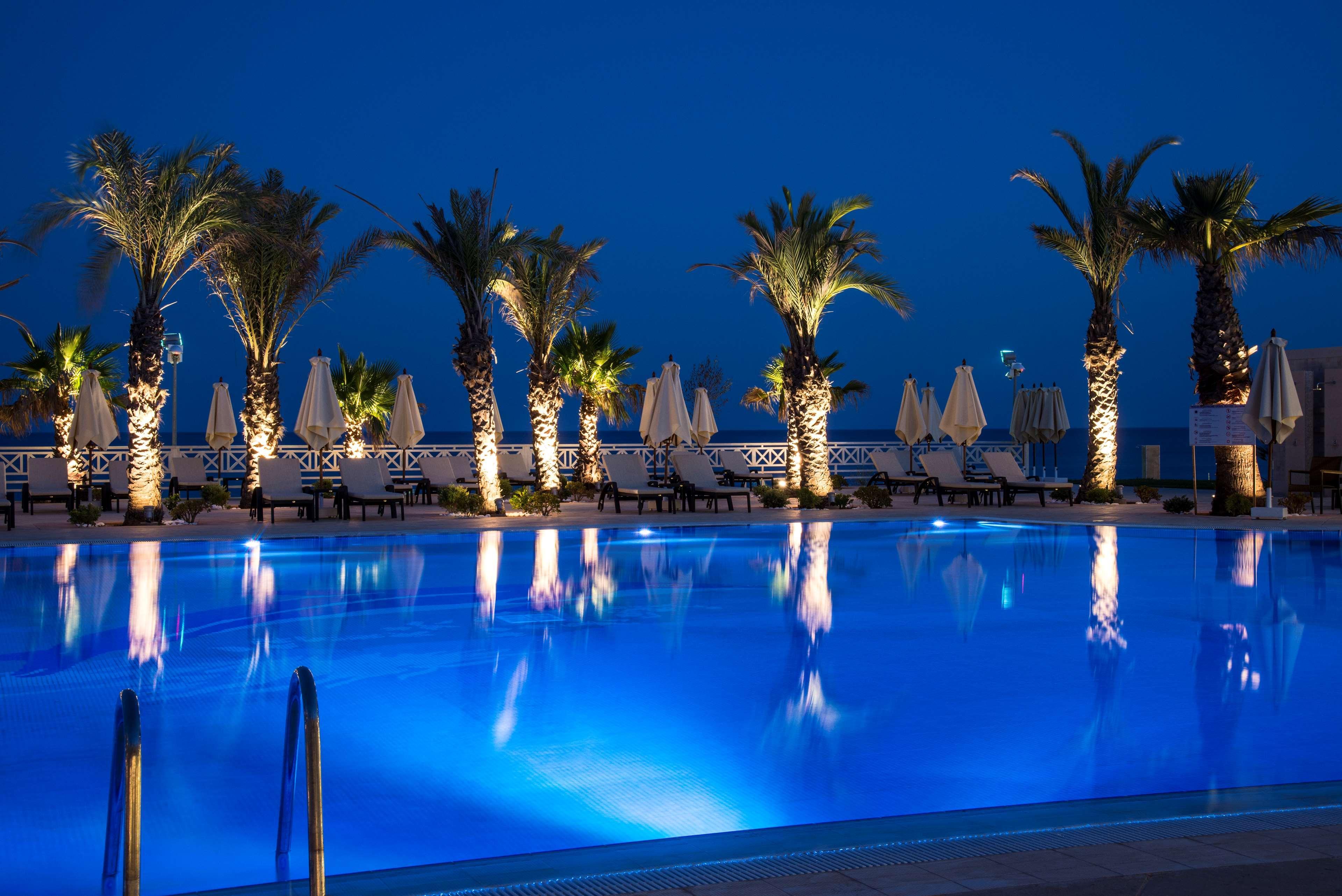 ラディソン ブル リゾート＆タラソ ハンマメット エクステリア 写真 The pool at the hotel